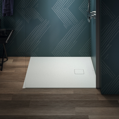 Immagine di Ideal Standard ULTRA FLAT EVO piatto doccia rettangolare L.100 P.90 cm, installazione sopra pavimento o filo pavimento, in StoneTech, antiscivolo, con scarico sul lato corto, colore bianco seta finitura opaco T5441FO