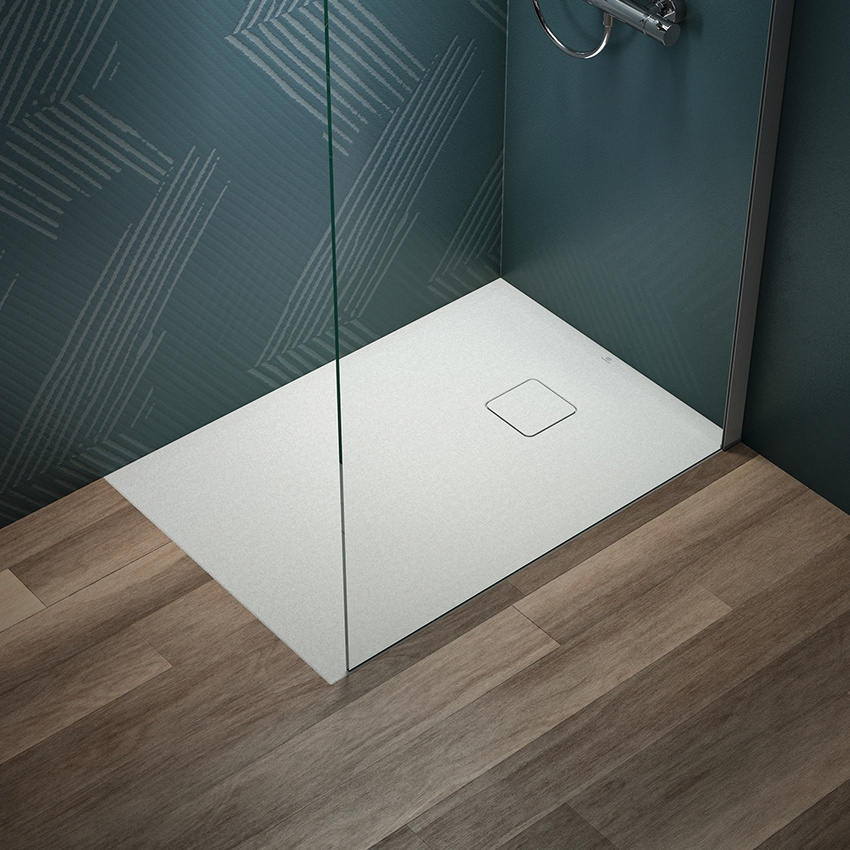 Immagine di Ideal Standard ULTRA FLAT EVO piatto doccia rettangolare L.100 P.70 cm, installazione sopra pavimento o filo pavimento, in StoneTech, antiscivolo, con scarico sul lato corto, colore bianco seta finitura opaco T5443FO