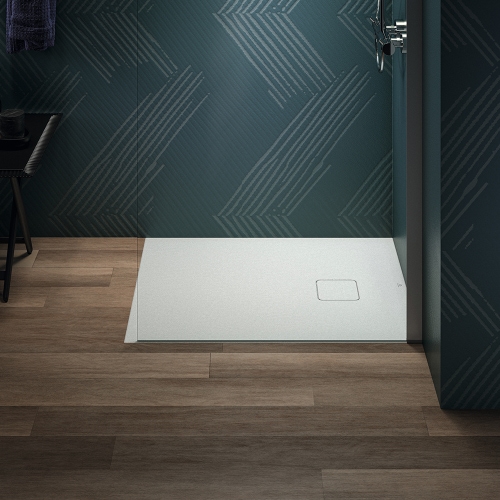 Immagine di Ideal Standard ULTRA FLAT EVO piatto doccia rettangolare L.90 P.70 cm, installazione sopra pavimento o filo pavimento, in StoneTech, antiscivolo, con scarico sul lato corto, colore bianco seta finitura opaco T5446FO