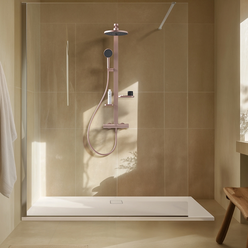 Immagine di Ideal Standard ULTRA FLAT EVO piatto doccia rettangolare L.180 P.90 cm, installazione sopra pavimento o filo pavimento, in StoneTech, antiscivolo, con scarico sul lato lungo, colore bianco seta finitura opaco T5428FO