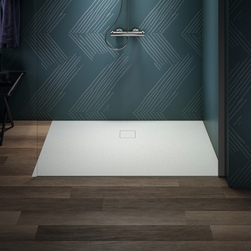 Immagine di Ideal Standard ULTRA FLAT EVO piatto doccia rettangolare L.140 P.90 cm, installazione sopra pavimento o filo pavimento, in StoneTech, antiscivolo, con scarico sul lato lungo, colore bianco seta finitura opaco T5434FO
