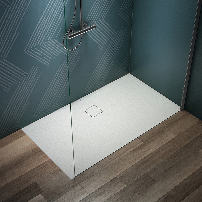 Immagine di Ideal Standard ULTRA FLAT EVO piatto doccia rettangolare L.140 P.80 cm, installazione sopra pavimento o filo pavimento, in StoneTech, antiscivolo, con scarico sul lato lungo, colore bianco seta finitura opaco T5435FO