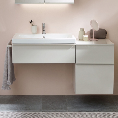 Immagine di Geberit ICON set L.75 cm con lavabo monoforo, colore bianco finitura lucido, mobile sottolavabo sospeso, con 1 cassetto e mobile laterale sospeso, con 2 cassetti, colore bianco finitura lucido 502.311.01.1-501.835.00.1-502.315.01.1