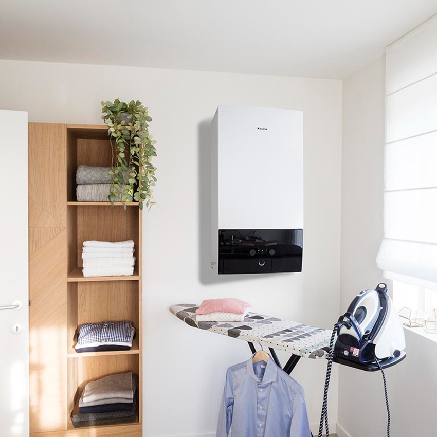 Immagine di Daikin ALTHERMA 3 H HT W BI-BLOC pompa di calore monofase per riscaldamento e raffrescamento | unità esterna 14 kW e unità interna murale EPRA14DV37+ETBX16E6V7