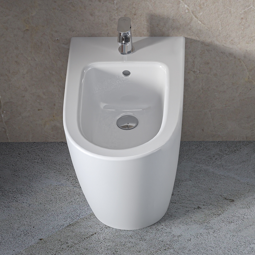 Immagine di Ideal Standard I.LIFE O set completo sanitari a terra vaso HydroTwist, sedile a discesa rallentata, bidet monoforo con troppopieno, colore bianco finitura lucido T568901+T569001+T572201