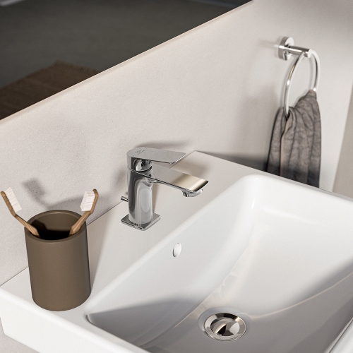 Immagine di Ideal Standard CERALIFE C miscelatore monocomando H.13 cm per lavabo, con asta di comando e scarico piletta da 1-1/4", finitura cromo BE121AA