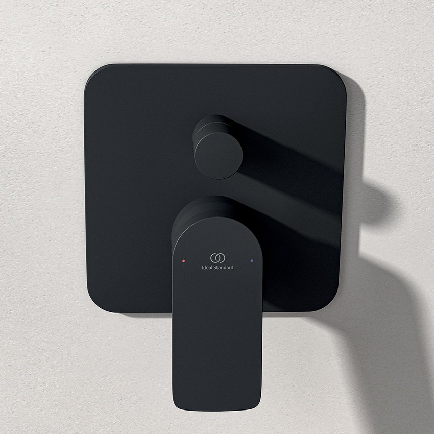 Immagine di Ideal Standard CERALIFE C miscelatore per vasca o doccia, ad incasso, con corpo incasso e deviatore, colore nero finitura opaco BE061XG