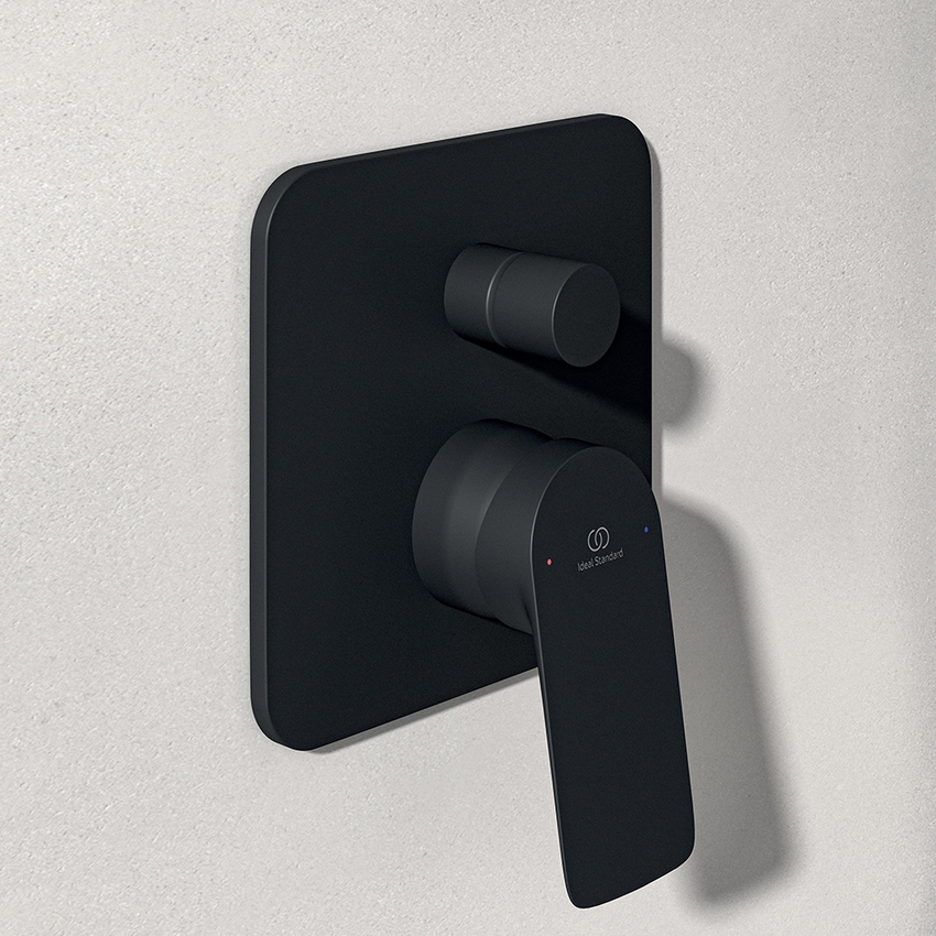 Immagine di Ideal Standard CERALIFE C miscelatore per vasca o doccia, ad incasso, con corpo incasso e deviatore, colore nero finitura opaco BE061XG