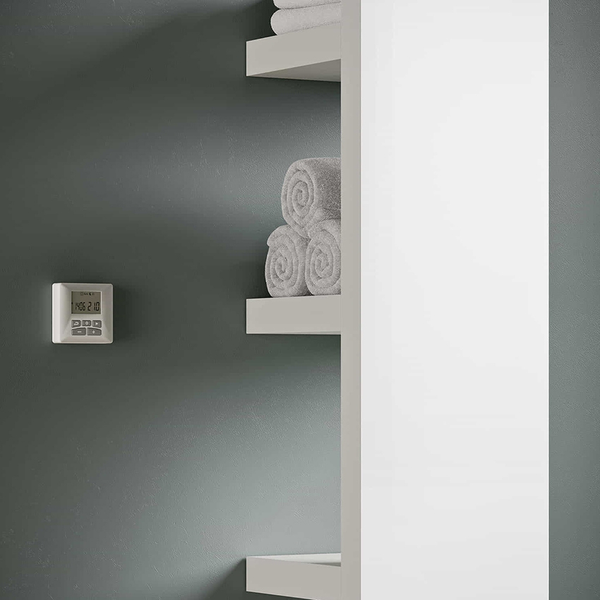 Immagine di Irsap QUADRAQUA S scaldasalviette elettrico a 3 scomparti H.111,6 L.30 P.30 cm, colore bianco standard finitura lucido  QDRS030Z01IRNNN002