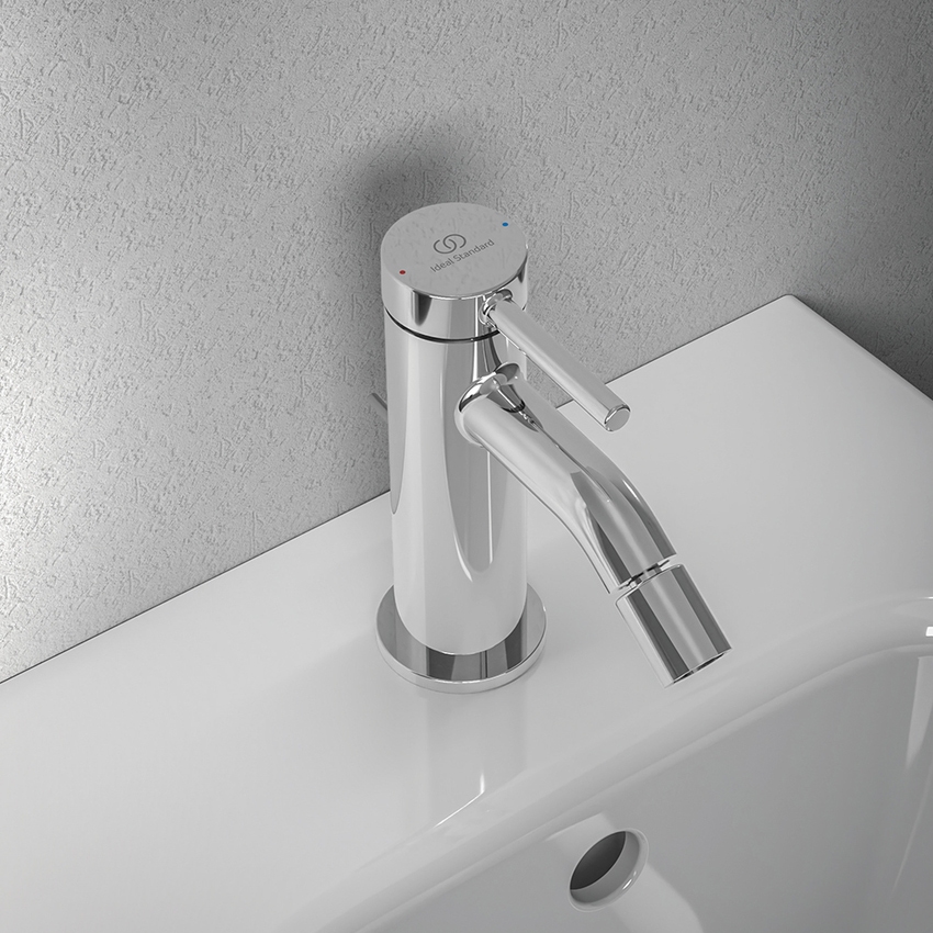 Immagine di Ideal Standard CERALINE miscelatore monocomando H.14 cm per bidet, con asta di comando e scarico piletta da 1-1/4", finitura cromo BD765AA