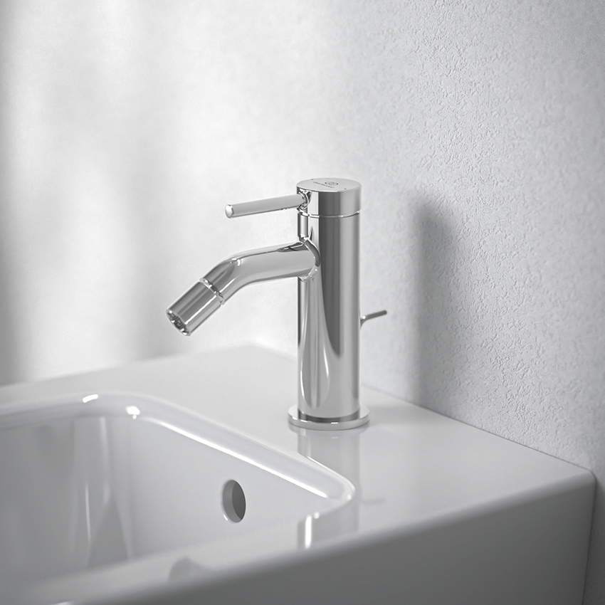 Immagine di Ideal Standard CERALINE miscelatore monocomando H.14 cm per bidet, con asta di comando e scarico piletta da 1-1/4", finitura cromo BD765AA