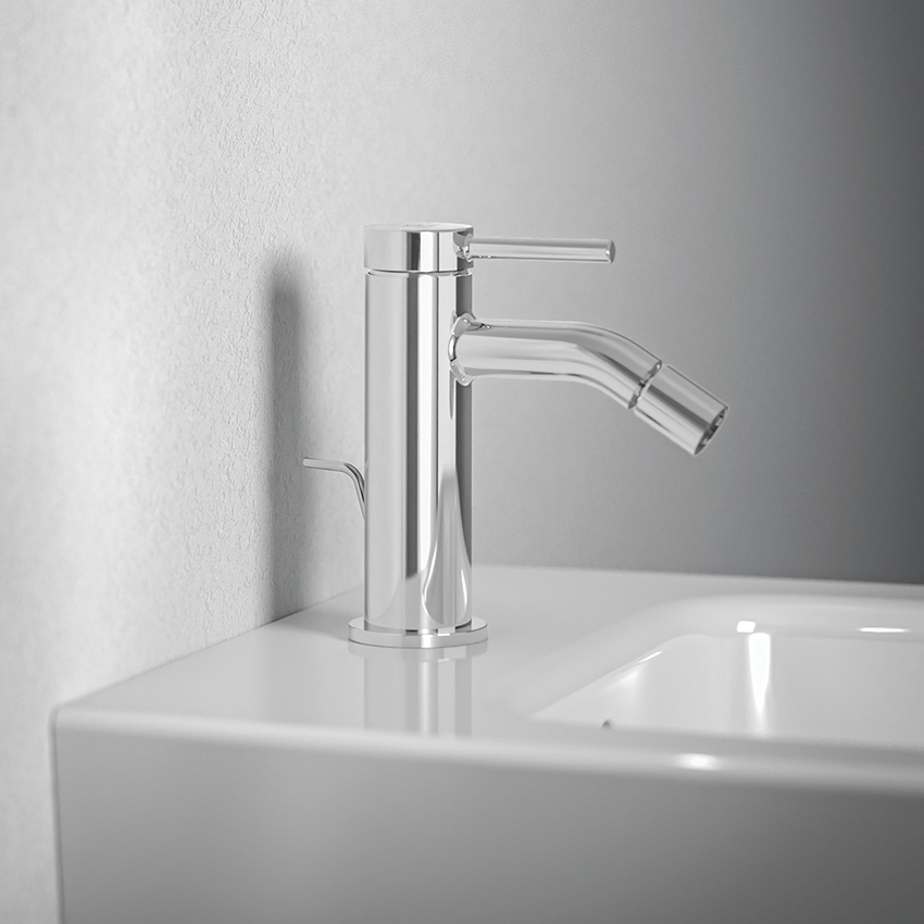 Immagine di Ideal Standard CERALINE miscelatore monocomando H.14 cm per bidet, con asta di comando e scarico piletta da 1-1/4", finitura cromo BD765AA