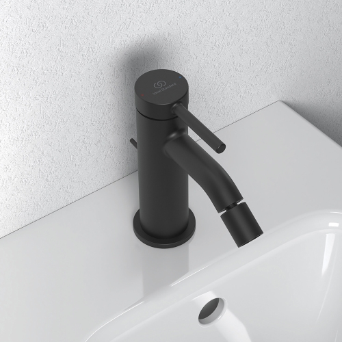 Immagine di Ideal Standard CERALINE miscelatore monocomando H.14 cm per bidet, con asta di comando e scarico piletta da 1-1/4", colore nero finitura opaco BD765XG
