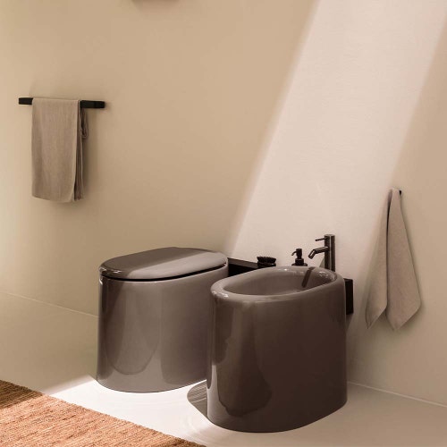 Immagine di Cielo ITACA set sanitari a terra, vaso senza brida con sedile a discesa rallentata e bidet monoforo, colore talpa ITBITP+ITVAKTP+CPVITTFTP