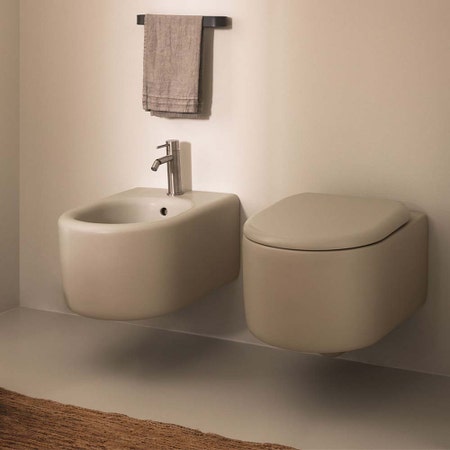 Immagine di Cielo ITACA set sanitari sospesi, vaso senza brida con sedile a discesa rallentata e bidet monoforo, colore lino finitura opaco ITBSLN+ITVSKLN+CPVITTFLN