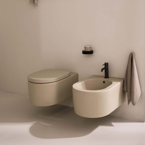 Immagine di Cielo OTIS set sanitari sospesi, vaso senza brida con sedile frizionato e bidet monoforo, colore lino finitura opaco OTVSKLN+CPVOTTFLN+OTBSLN