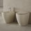 Immagine di Hatria CENTRICA set sanitari a terra, vaso Pure Vortex, senza brida traslato con sedile ia discesa rallentata e bidet monoforo, colore bianco finitura opaco A0Y9DC25+00Y9D525+A0Y9DA25