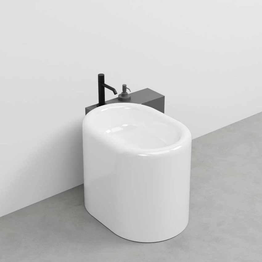 Immagine di Cielo ITACA mensola per bidet a terra in acciaio inox, con foro rubinetto e alloggio dispenser, versione destra, colore cemento finitura opaco ITMBDXCM