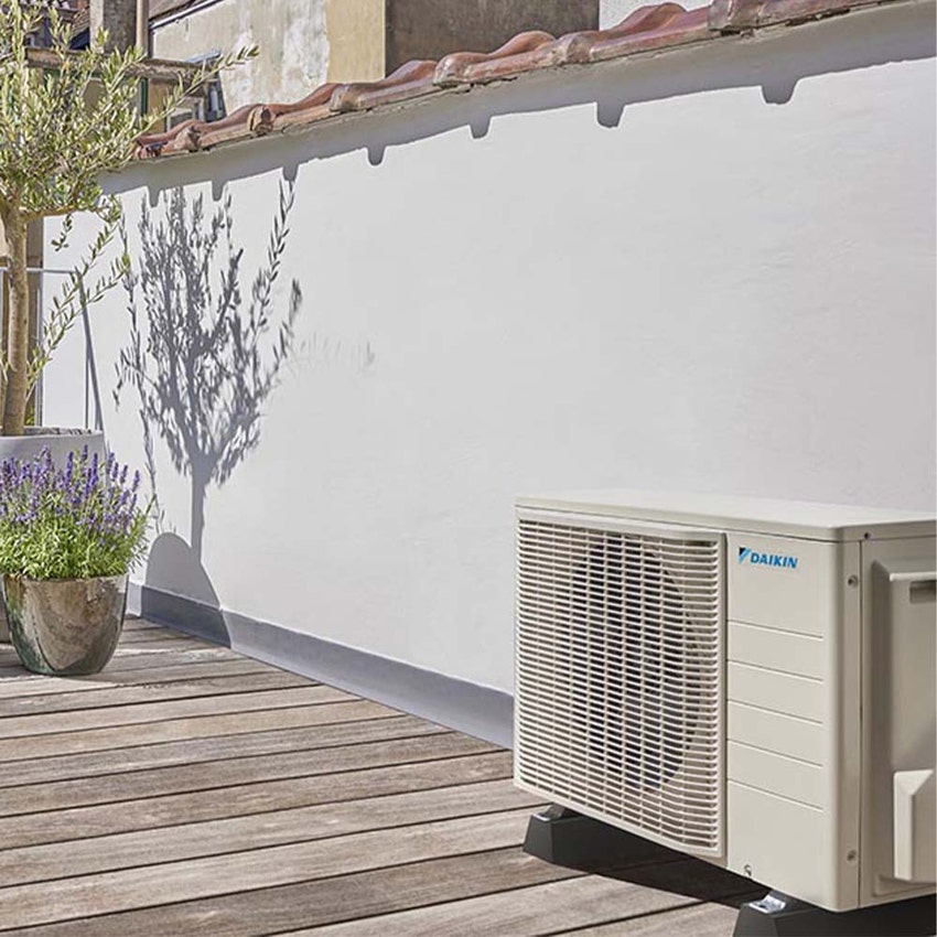 Immagine di Daikin FNA-A9 Pavimento da incasso Climatizzatore monosplit inverter | unità esterna 5 kW unità interna 18000 BTU RXM50A8+FNA50A9