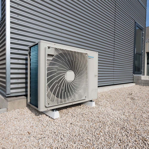 Immagine di Daikin FBA-A Canalizzabile media prevalenza Climatizzatore canalizzabile monosplit inverter | unità esterna SKY AIR Alpha 6.8 kW unità interna 24000 BTU RZAG71NV1+FBA71A9