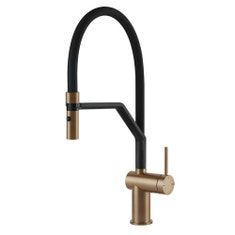 Immagine di Gessi INEDITO semi-pro miscelatore monocomando girevole, con doccetta doppio getto, per lavello, finitura warm bronze brushed PVD 60429#726