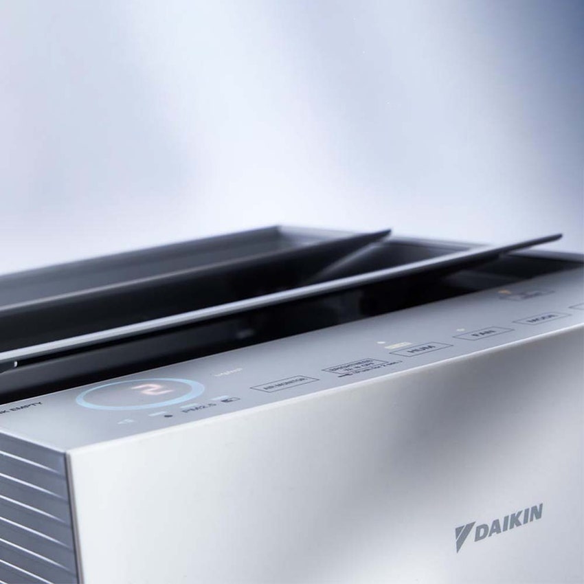 Immagine di Daikin Purificatore d'aria con Wi-Fi integrato, tecnologia streamer e funzione umidificazione, colore bianco MCK70ZW