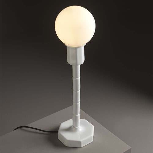 Immagine di Flaminia MAKE-UP portalampada da tavolo in ceramica H 60 cm, colore bianco finitura lucido MKLT60
