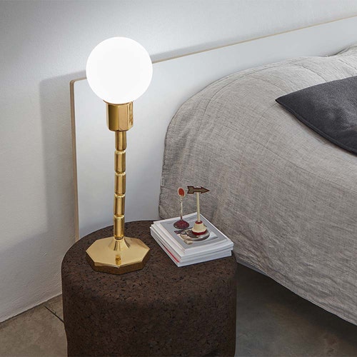 Immagine di Flaminia MAKE-UP portalampada da tavolo in ceramica H 60 cm, colore bianco finitura lucido MKLT60