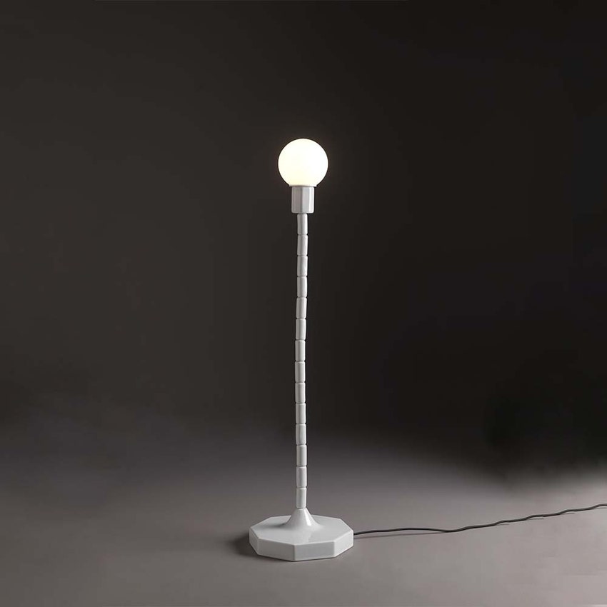 Immagine di Flaminia MAKE-UP portalampada da terra in ceramica H 120 cm, colore bianco finitura lucido MKLT120