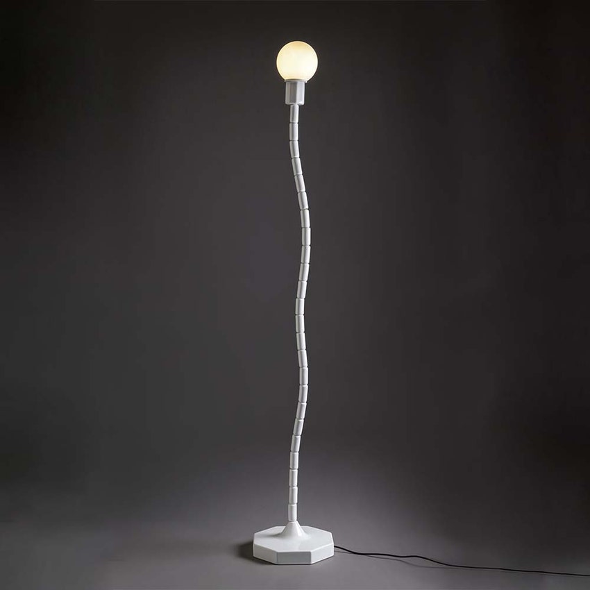Immagine di Flaminia MAKE-UP portalampada da terra in ceramica H 180 cm, colore bianco finitura lucido MKLT180