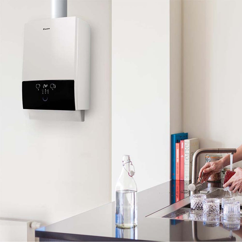 Immagine di Daikin ALTHERMA 3 C GAS caldaia murale a condensazione, 35 kW, per riscaldamento e produzione ACS istantanea D2CND035A1A