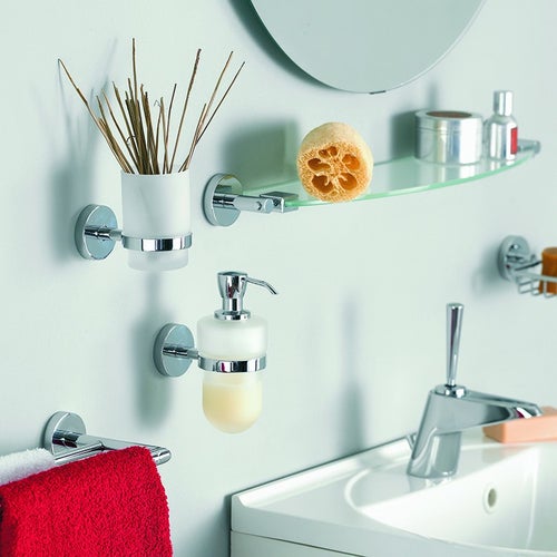 Immagine di Inda FORUM spandisapone a parete con contenitore in vetro satinato, erogatore in ottone cromato A36120CR21