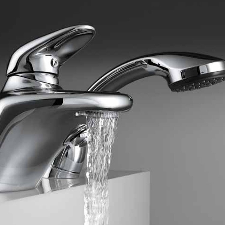 Immagine di Teuco Start line Vasca Idromassaggio a angolo + Set rubinetteria round cromo 242J-R321