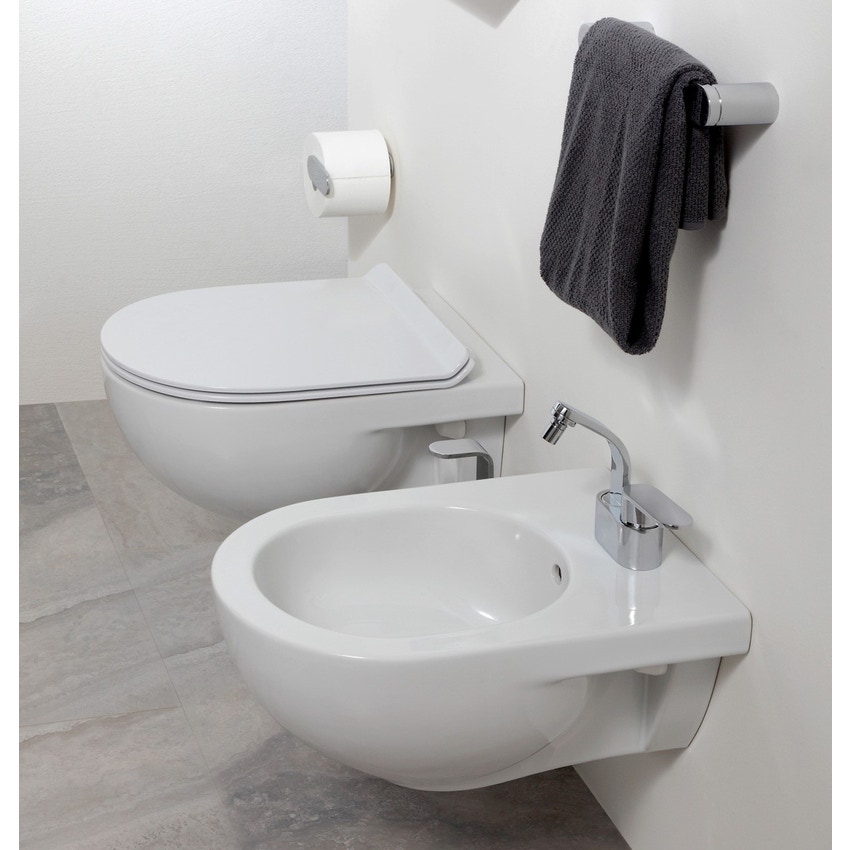 Immagine di Flaminia QUICK set sanitari sospesi, vaso e coprivaso avvolgente con discesa rallentata, bidet monoforo con troppopieno, colore bianco finitura lucido QK118+QK218+QKCW07