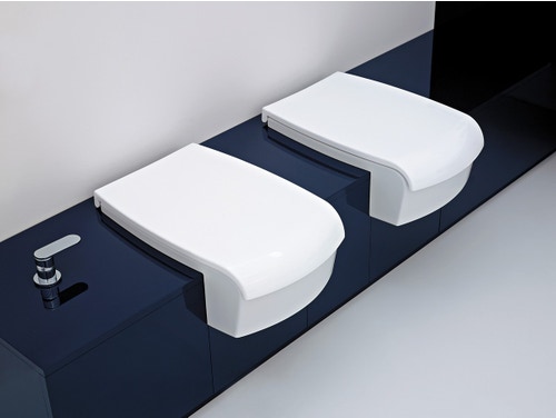 Immagine di Flaminia UNA set sanitari semincasso, vaso con scarico S/P, coprivaso e copribidet avvolgenti, bidet con troppopieno, colore bianco finitura lucido UNA/WC+UNA/B+UNACW02+UNACB04