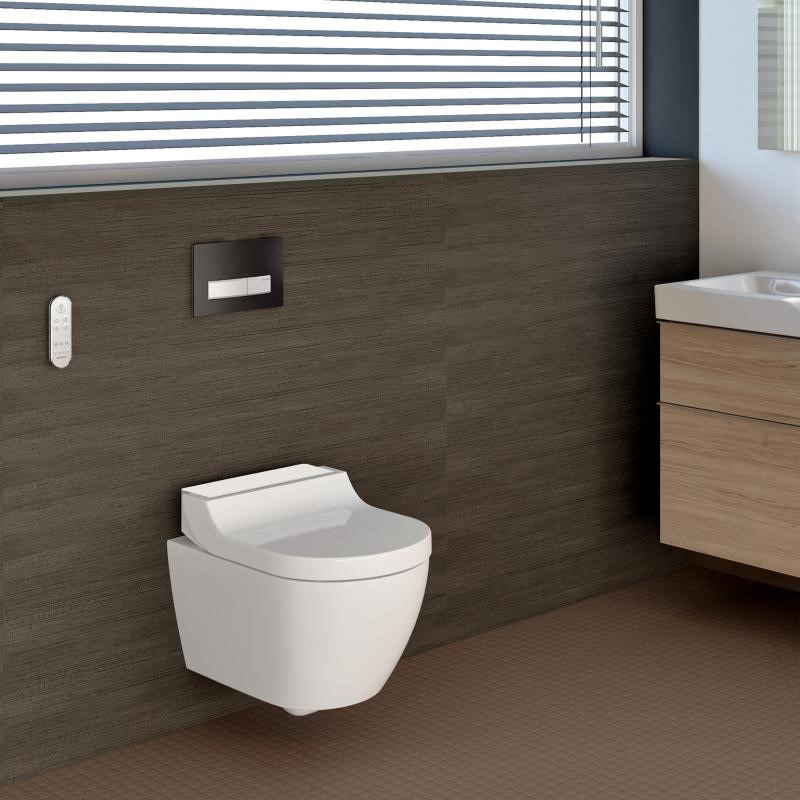 Immagine di Geberit AQUACLEAN TUMA COMFORT vaso sospeso, senza brida, completo di sedile con funzione bidet e chiusura ammortizzata, colore bianco 146.290.11.1
