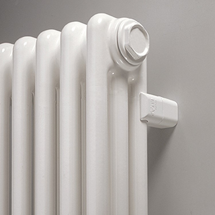 Immagine di Irsap chela per radiatori Tesi, aggancio su tubo Ø 25 mm e distanziere non regolabile, profondità 4 cm, colore bianco standard finitura lucido Cod.01 ATTCHELA401