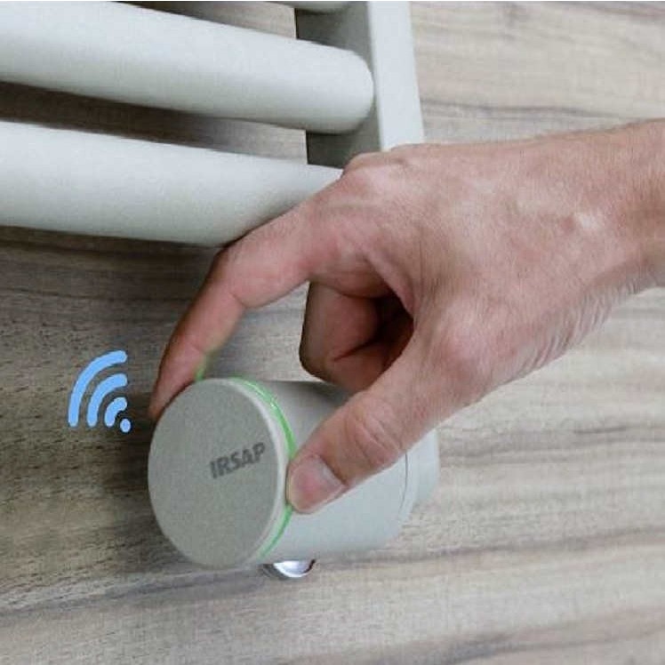 Immagine di Irsap Now valvola termostatica  destra e detentore sinistro salvaspazio, attacco rame, colore bianco VALKNWSALVCU01