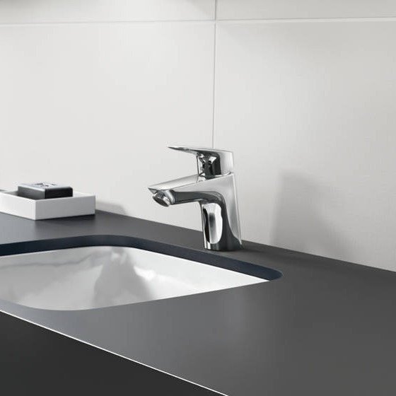 Immagine di Hansgrohe LOGIS miscelatore monocomando lavabo H.17 cm 70, Coolstart, con saltarello e scarico, finitura cromo 71072000