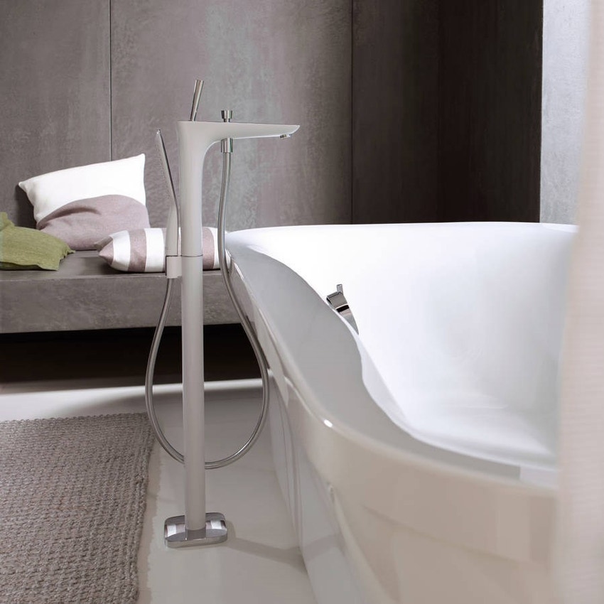 Immagine di Hansgrohe PURAVIDA miscelatore monocomando vasca, a pavimento, finitura cromo e bianco 15473400