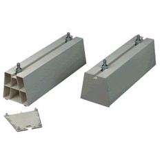 Immagine di Tecnogas supporti a pavimento per motocondensanti, L.35 H.10 P.8 cm, colore bianco (1 pezzo) 11216