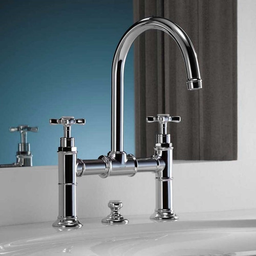 Immagine di Axor MONTREUX miscelatore lavabo 2 maniglie 220, con maniglie a croce e set di scarico pop-up, finitura cromo 16510000