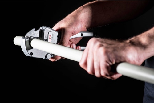 Immagine di Ridgid Cesoia con azione a cricco per tubi e tubature in plastica, impugnatura ergonimica, capacità diametro effettivo 1/8"-1 5/8" 23498