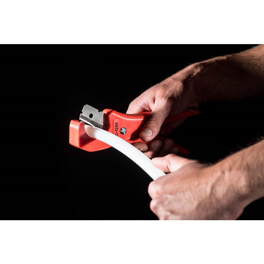 Immagine di Ridgid Cesoia a singolo scatto per tubi e tubature in plastica, capacità diametro effettivo 1/8"-1 5/8"  23488