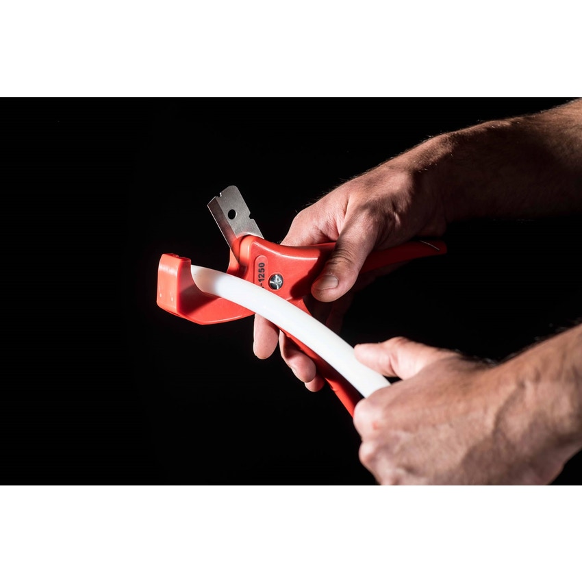 Immagine di Ridgid Cesoia a singolo scatto per tubi e tubature in plastica, capacità diametro effettivo 1/8"-1 5/8"  23488