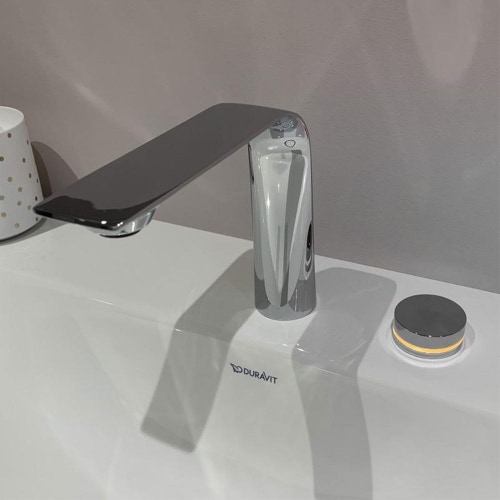 Immagine di Duravit D.1 rubinetteria elettronica a 2 fori taglia M con alimentatore a spina, finitura cromo D11100007010