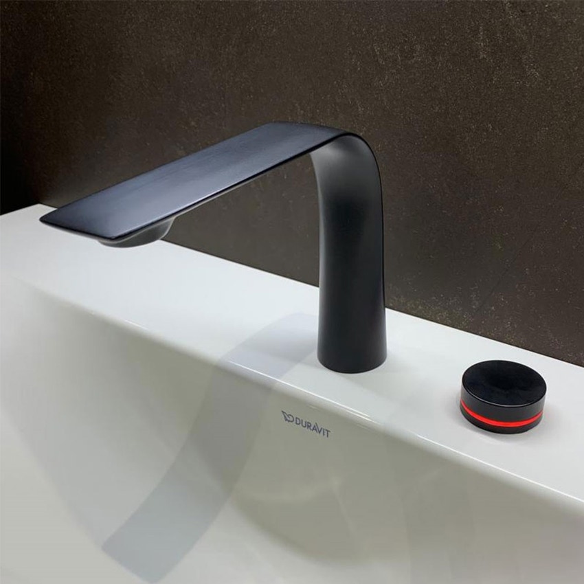 Immagine di Duravit XVIU composizione bagno sostegno metallico, colore nero opaco con lavabo due fori, colore bianco + colonna bassa, colore bianco opaco + specchio con profilo nero opaco + sifone di design, colore nero opaco XV4715OB240-XV70420B2B2