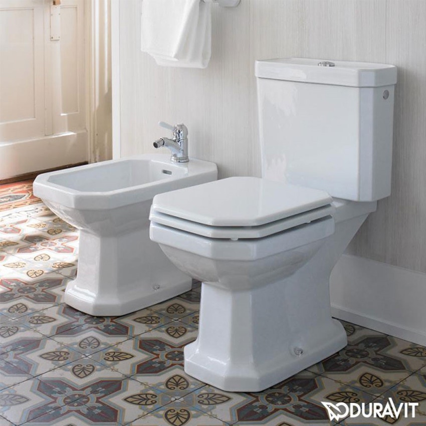 Immagine di Duravit 1930 cassetta di sciacquo per attacco sinistra basso, con batteria Dual Flush, rivestimento Wondergliss, colore bianco finitura pulsante cromato 08722100051