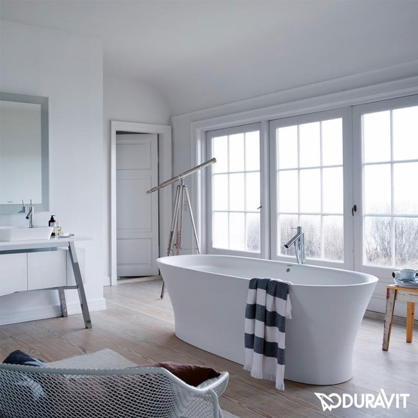 Immagine di Duravit CAPE COD vasca idromassaggio freestanding ovale autoportante con carenatura ad aria, colore bianco finitura opaco 760330000AS0000