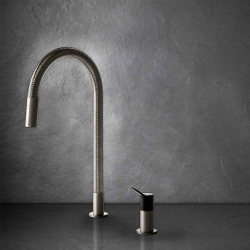 Immagine di Gessi MESH miscelatore monocomando con canna girevole, comando remoto e doccetta estraibile mono getto, finitura finox/ / nero opaco 60001#599